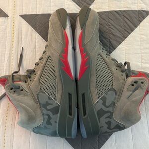 Vintage Air Jordan 136027-051 Gray Red Athletic Shoes